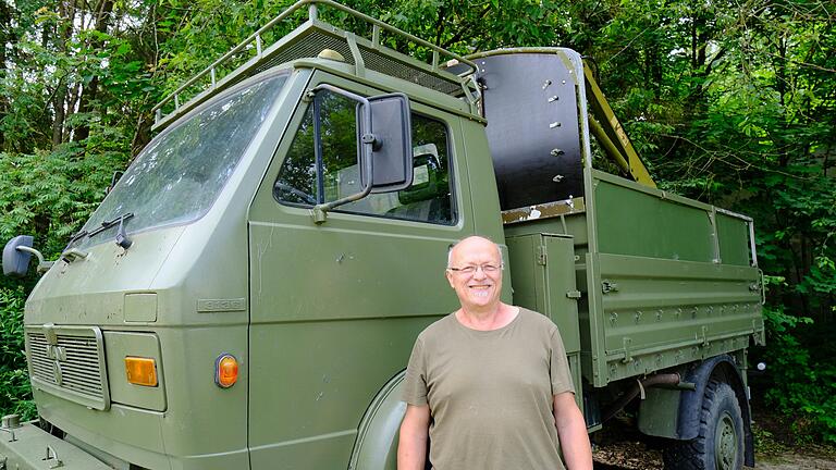 Ein gebrauchtes Militärfahrzeug aus dänischen Armeebeständen fand den Weg nach Saal und ist jetzt das ideale Arbeitsgerät für Ewald Dahinten. Ein gebrauchtes Militärfahrzeug aus dänischen Armeebeständen fand den Weg nach Saal und ist jetzt das ideale Arbeitsgerät für Ewald Dahinten.