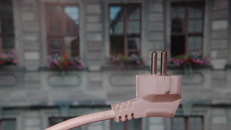 Wie kommt der Strom ins Haus, wenn bei den Versorgern personelle Engpässe durch Quarantäne oder Krankheit auftreten? Wie kommt der Strom ins Haus, wenn bei den Versorgern personelle Engpässe durch Quarantäne oder Krankheit auftreten?