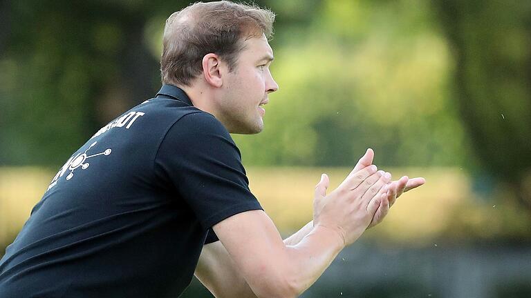 Trainer Julian Grell (Archivbild vom Spiel in Schweinfurt) muss beim TSV Aubstadt früh in der Saison Aufbauarbeit leisten.