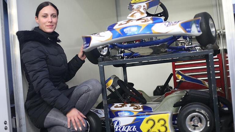 Sicher verstaut lagern die Puffo-Karts im Hänger von Lisa de Phillips. Noch pendeln die Gefährte zwischen dem elterlichen Kfz-Betrieb und der Bahn des Mvg Gerolzhofen.