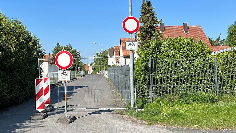 Blick von der Besengaustraße in den Mohrweg in Brendlorenzen: Im Zuge der Sanierung der BayWa-Kreuzung ist der Mohrweg in Bad Neustadt zur Sackgasse geworden.&nbsp;