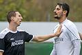 Eine Szene vom letzten Liga-Duell zwischen dem Würzburger FV und dem TSV Karlburg am 2. November 2019, das der WFV mit 3:1 gewann: Sebastian Fries (links), spielender Co-Trainer des TSV, und sein Kontrahent Cristian Alexandru Dan in angeregter Diskussion.