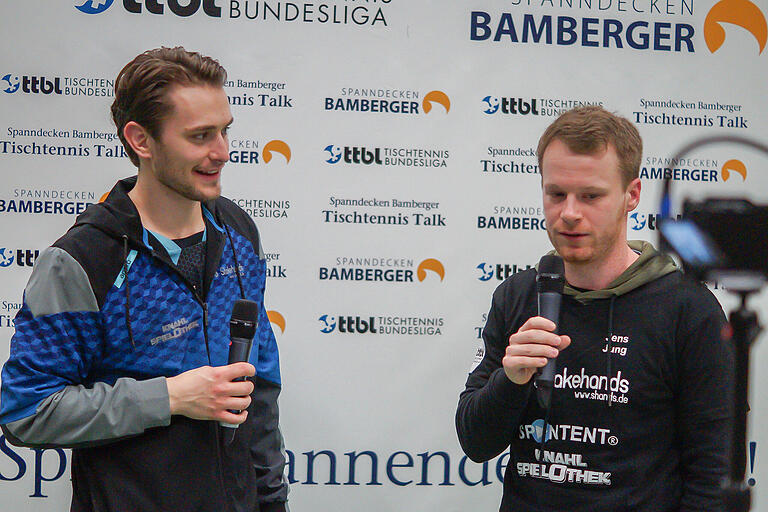 Livestream-Moderator Jens Jung (rechts) führt nach dem Spiel ein Interview mit Spieler Filip Zeljko vom TSV Bad Königshofen. Livestream-Moderator Jens Jung (rechts) führt nach dem Spiel ein Interview mit Spieler Filip Zeljko vom TSV Bad Königshofen.