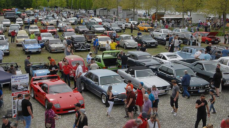 Oldtimer soweit das Auge reichte: So sah das ehemalige Gartenschaugelände beim Mainfestival aus der Vogelperspektive aus.