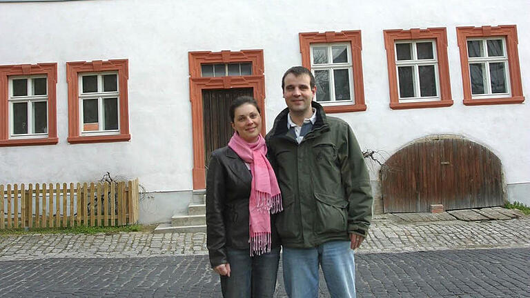 Christine und Oliver Schikora stehen im Finale des bundesweiten Wettbewerbs 'Sanierungshelden'. Foto: privat       -  Christine und Oliver Schikora stehen im Finale des bundesweiten Wettbewerbs 'Sanierungshelden'. Foto: privat