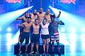 Darf sich mit anderen Athleten über den Einzug ins Halbfinale von Ninja Warrior Germany freuen: Der Bad Neustädter Handballer Gary Hines (vordere Reihe, Erster von rechts).&nbsp;