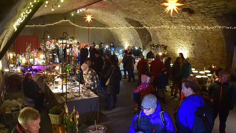 Die Christkindles Werkstätten rund um das Schloss Crailsheim sind Anziehungspunkt für Menschen aus nah und fern.