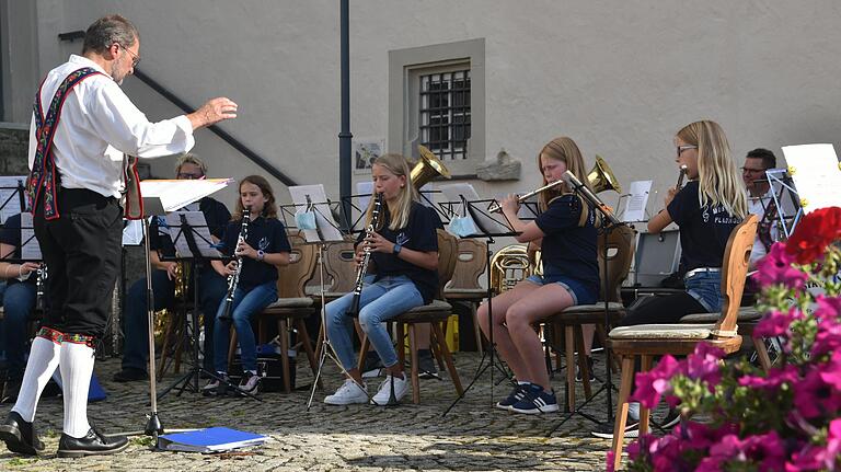 Der Nachwuchs begeisterte: Mit flotten Darbietungen erfreute das Vororchester der Musikvereins Fladungen die Zuhörer.