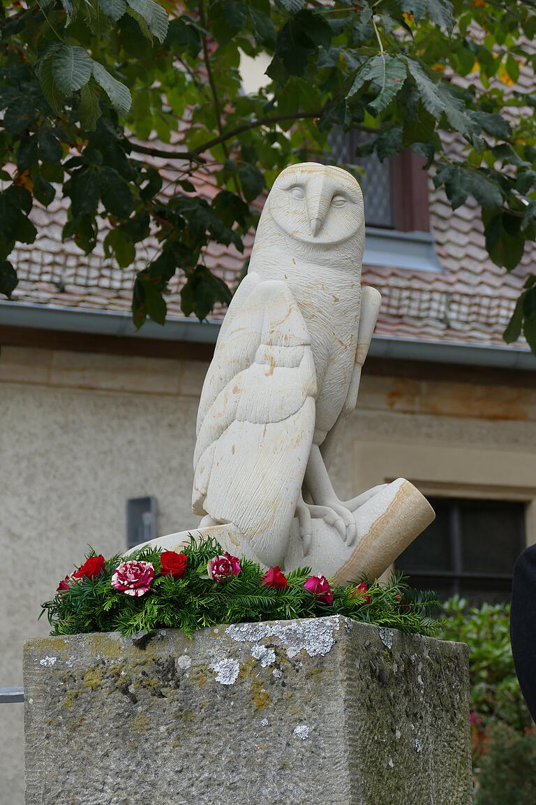 Die steinerne Schleiereule in voller Pracht. Die steinerne Schleiereule in voller Pracht.