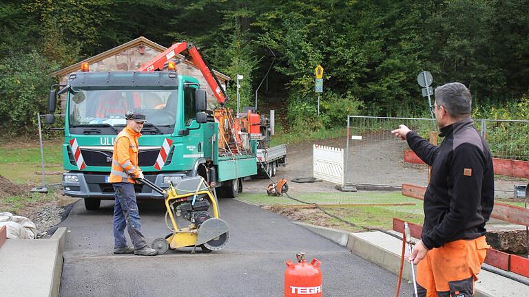 Die Brücke an der Reither Mühle wird derzeit für 200.000 Euro saniert.       -  Die Brücke an der Reither Mühle wird derzeit für 200.000 Euro saniert.