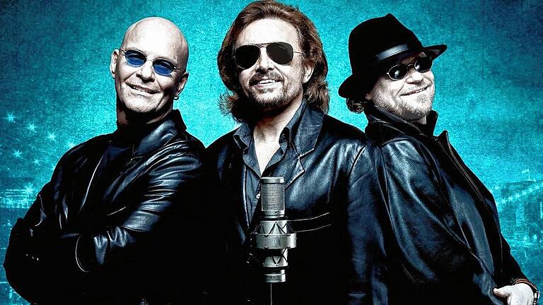 &bdquo;Night Fever&ldquo; präsentiert Bee-Gees-Hits       -  (gab)   Die Bee Gees sind Legende &ndash; viele Nummer-eins-Hits und weit über 100 Millionen weltweit verkaufte Tonträger dokumentieren den Erfolg der Band. Die Gruppe &bdquo;Night fever&ldquo; präsentiert am 8. Oktober ab 20.30 Uhr (Einlass 19.45 Uhr) in der Sinngrundhalle &bdquo;The very best of the Bee Gees&ldquo; und nimmt die Besucher mit Hits wie &bdquo;Massachusetts&ldquo;, &bdquo;Tragedy&ldquo;, &bdquo;How deep ist your love&ldquo; auf eine Zeitreise mit. Die Live-Band um die Frontmänner Michael Zai (Barry Gibb), Franco Leon (Robin Gibb) und Uwe Haselsteiner (Maurice Gibb) präsentieren eine Bee-Gees-Tribute-Show, die dem Original sehr nahe kommt, heißt es in der Ankündigung von SinngrundEvent. Tickets gibt es in den Filialen von Krug-Optik in Burgsinn und Gemünden oder online www.SinngrundEvent.de.