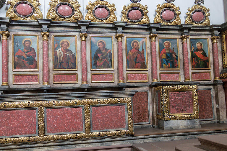 Gemälde-Patenschaften und Spenden organisierte der Förderkreis 'Kloster und Wallfahrtskirche Schönau', um die Farben der großformatigen Gemälde im Mönchsgestühl zu beiden Seiten des Hauptaltars der Klosterkirche wieder in frischem Glanz erstrahlen zu lassen. Gemälde-Patenschaften und Spenden organisierte der Förderkreis 'Kloster und Wallfahrtskirche Schönau', um die Farben der großformatigen Gemälde im Mönchsgestühl zu beiden Seiten des Hauptaltars der Klosterkirche wieder in frischem Glanz erstrahlen zu lassen.