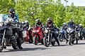 Über 300 Motorradfahrerinnen und Motorradfahrer trafen sich am Samstag auf dem VCC-Parkplatz in Würzburg anlässlich des „Fellows Ride“, einer Motorraddemonstration. Die Motorrad Community macht sich bei diesem Event stark für die Depressionshilfe und sammelt Spenden, die an regionale Einrichtungen für mentale Gesundheit übergeben werden.