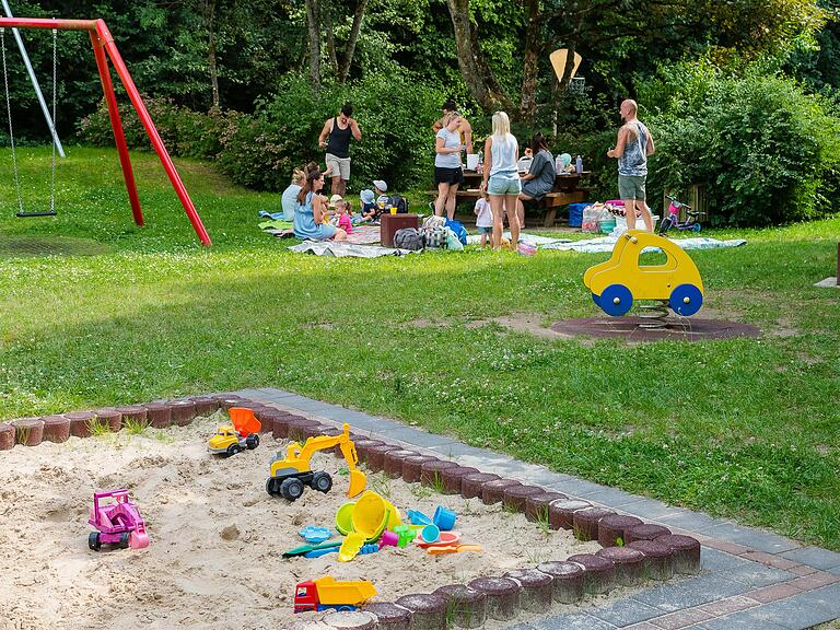 Der selbe Spielplatz in Zell, drei Monate später, am 19. Juli.