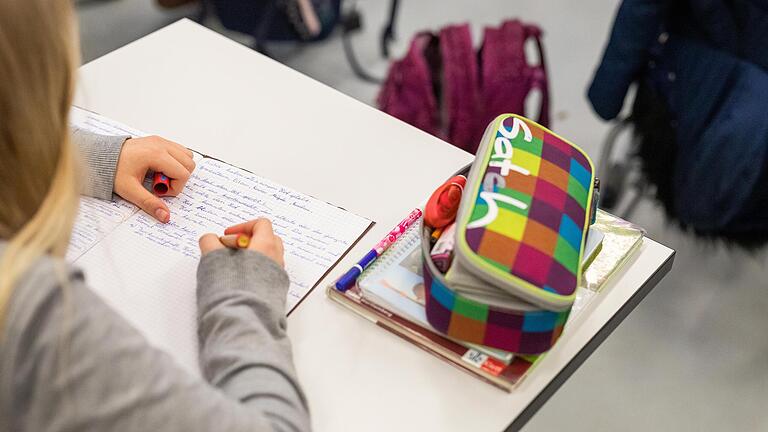 Nach Ansicht des Bayerische Lehrerinnen-und Lehrerverbands (BLLV) ist Präsenzunterricht (Symbolbild) nur möglich, wenn den Lehrern ein Impfangebot gemacht wird.&nbsp;