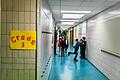 Auf den Fluren der ehemaligen High-School ist nach der Mittagspause wieder Trubel.
