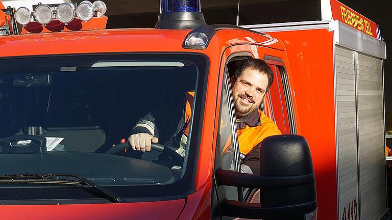 Am Steuer des Feuerwehrautos fühlt sich Johannes Grebner wohl. Die Freiwillige Feuerwehr ist von Kindesbeinen an seine zweite Heimat. Am Sonntag wurde der 37-Jährige zum neuen Bürgermeister von Üchtelhausen gewählt.