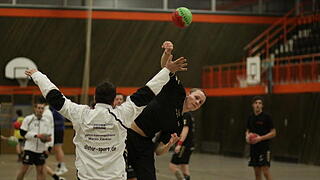 Handball NHV       -  Mit einem 24:22-Sieg gegen die DJK Waldbüttelbrunn startete der MHV Schweinfurt erfolgreich in die Rückrunde der Handball-Bezirksoberliga und bleibt als Tabellendritter weiter aussichtsreich dabei.