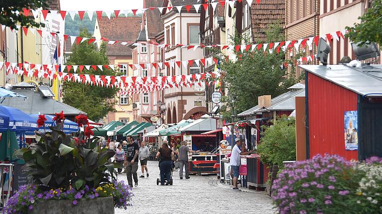 Dieses Jahr gibt es für die Kulinarische Meile in Karlstadt erstmalig eine Speisekarte, auf der die Gerichte und Getränke im Überblick zu sehen sind.