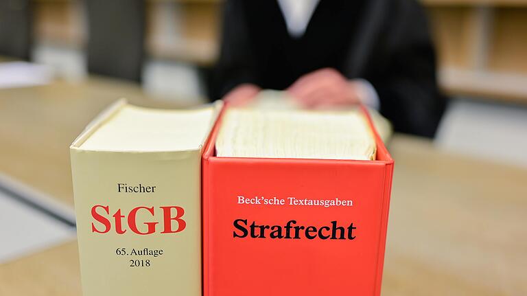Der Prozess soll unter Ausschluss der Öffentlichkeit stattfinden, weil der Angeklagte zur Tatzeit erst 17 Jahre alt war.