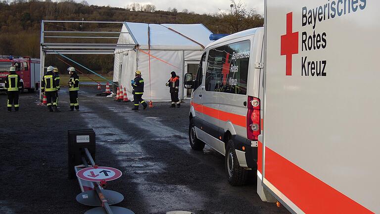 Der Sturm machte am Donnerstag den teilweisen Abbau der Teststation in Heustreu notwendig. Ein mobile Wache in einem Container wurde stattdessen aufgestellt.