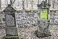 Mutwillige Zerstörung: Auch auf dem Oberwaldbehrunger Friedhof sind in der Vergangenheit Schändungen vorgekommen, wie diese Aufnahme beweist. So wurden auch Gedenktafeln mutwillig zerschlagen.