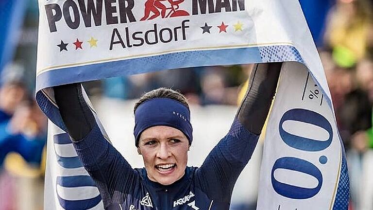 Durfte sich über den Gesamtsieg beim &bdquo;Powerman&ldquo; Alsdorf und die deutsche Meisterschaft im Duathlon freuen: Laura Zimmermann.