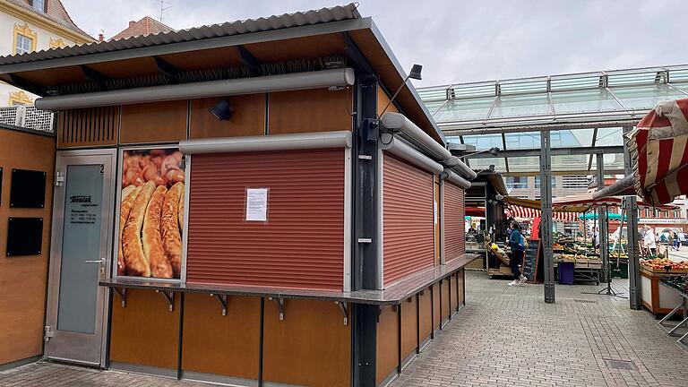 Der Traditions-Imbiss 'Treziak' am unteren Markt hat nach 75 Jahren seine Geschäftsaufgabe bekannt gegeben. Der Traditions-Imbiss 'Treziak' am unteren Markt hat nach 75 Jahren seine Geschäftsaufgabe bekannt gegeben.