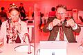 Die LWG in Veitshöchheim hat ein Sensorik-Zentrum zur sensorischen Analyse von Lebensmitteln. Bei der Eröffnung waren Landwirtschaftsminister Helmut Brunner und die Fränkische Weinkönigin Silena Werner dabei.
