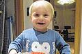 Sein Leben darauf einstellen:  Der anaphylaxiekranke Simon Kirchner (3) zeigt stolz seinen Bärenkuchen, den er zum Geburtstag bekommen hat.