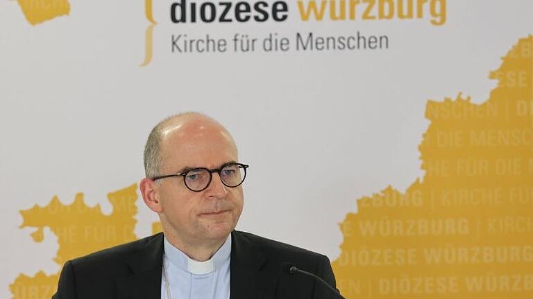 Ernster Blick: Der Würzburger Bischof Franz Jung bei der Jahresauftakt-Pressekonferenz 2022 an diesem Freitag. Ernster Blick: Der Würzburger Bischof Franz Jung bei der Jahresauftakt-Pressekonferenz 2022 an diesem Freitag.