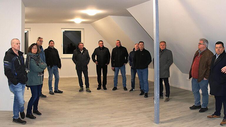 Den neuen Jugendraum in dem vor zwei Jahren abgebrannten Gebäude in der Maßbacher Perlengasse besichtigte der Marktgemeinderat. - Den neuen Jugendraum in dem vor zwei Jahren abgebrannten Gebäude in der Maßbacher Perlengasse besichtigte der Marktgemeinderat. Den neuen Jugendraum in dem vor zwei Jahren abgebrannten Gebäude in der Maßbacher Perlengasse besichtigte der Marktgemeinderat. - Den neuen Jugendraum in dem vor zwei Jahren abgebrannten Gebäude in der Maßbacher Perlengasse besichtigte der Marktgemeinderat.