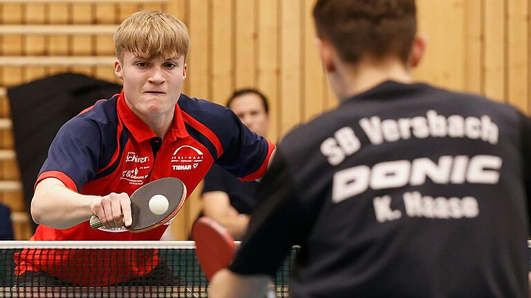 Niclas Reindl (links) vom TTC Kist im Duell gegen Konrad Haase vom SB Versbach: Beide standen sich mit ihren Mannschaften zuletzt im Februar in der Regionalliga Süd gegenüber. Nun treffen die Teams zum ersten Mal in der Dritten Bundesliga Süd aufeinander.