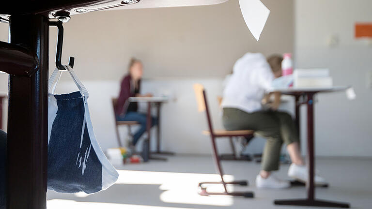 Ersatzaufgaben gibt es beim Deutsch-Abitur in Bayern: Unbekannte hatten die ursprünglichen Aufgaben in Bamberg getsohlen. (Symbolfoto)