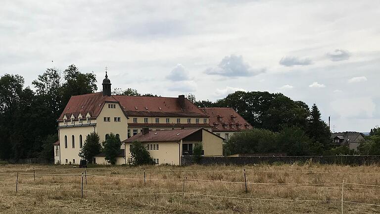 Das Schloss Löwenhain in Lebenhan, einem Ortsteil von Bad Neustadt/Saale (Lkr. Rhön-Grabfeld). Dort hatten einst die Missionare von der Heiligen Familie eine Niederlassung.