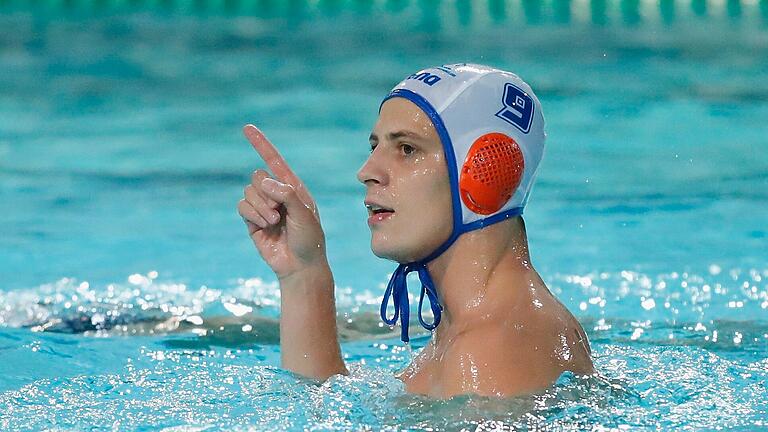 Marc Weber vom SV Würzburg 05 ist derzeit erfolgreichster Torschütze seiner Mannschaft in der Wasserball-Bundesliga. In der laufenden Saison kam er neunmal zum Einsatz und traf 21 Mal. Zwei Tore erzielte Weber auch im Heimspiel gegen den SV Weiden. Marc Weber vom SV Würzburg 05 ist derzeit erfolgreichster Torschütze seiner Mannschaft in der Wasserball-Bundesliga. In der laufenden Saison kam er neunmal zum Einsatz und traf 21 Mal. Zwei Tore erzielte Weber auch im Heimspiel gegen den SV Weiden.