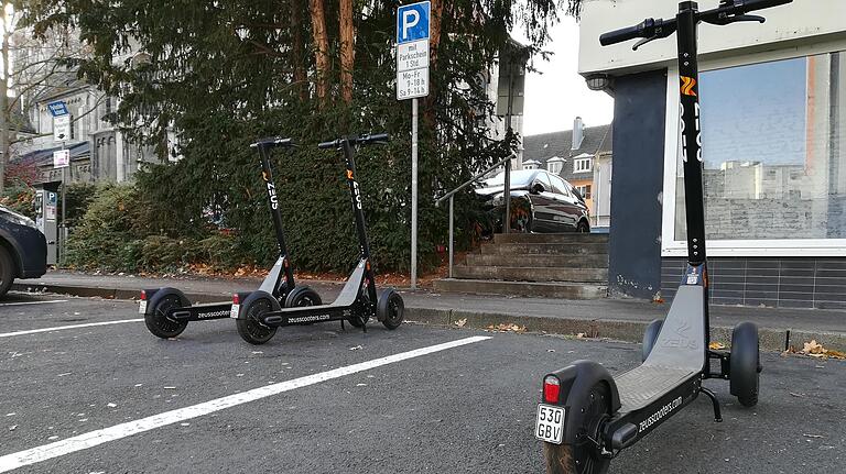 Die Auto-Parkplätze im Bereich der Heilig-Geist-Kirche sind nicht als Scooter-Stellplätze vorgesehen. Die Auto-Parkplätze im Bereich der Heilig-Geist-Kirche sind nicht als Scooter-Stellplätze vorgesehen.