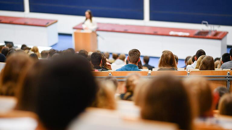 Energiepauschale - Studierende können jetzt die Energiepreispauschale in Höhe von 200 Euro beantragen. Energiepauschale - Studierende können jetzt die Energiepreispauschale in Höhe von 200 Euro beantragen.
