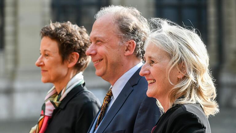 Die Komponistin Isabel Mundry (links), Intendantin Evelyn Meining (rechts) und ihr Mann Stephan Mösch.