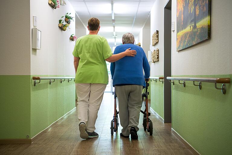 Laut Landratsamt Haßberge fallen 40 Pflegeeinrichtungen und - dienste unter die Impfpflicht - stationär, teilstationär und ambulant. Laut Landratsamt Haßberge fallen 40 Pflegeeinrichtungen und - dienste unter die Impfpflicht - stationär, teilstationär und ambulant.