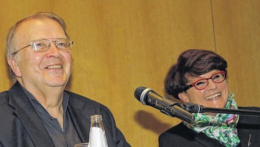 Beim Gespräch: Wilhelm Genazino und Moderatorin Johanna Bonengel. Beim Gespräch: Wilhelm Genazino und Moderatorin Johanna Bonengel.