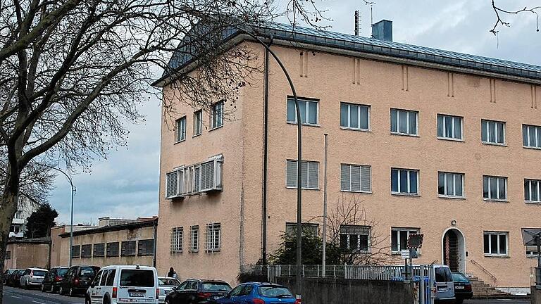 Das Fernmeldeamtsdienstgebäude an der Stresemannstraße gehört heute der Telekom und ist derzeit ungenutzt. Das Fernmeldeamtsdienstgebäude an der Stresemannstraße gehört heute der Telekom und ist derzeit ungenutzt.
