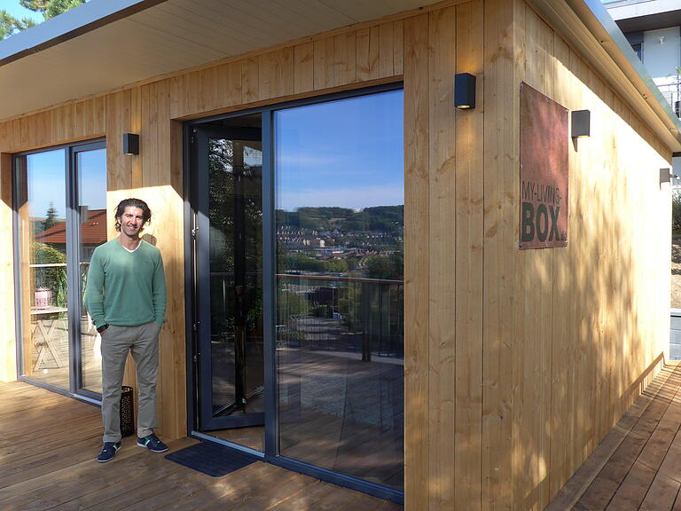 Bruno Guzman ist gespannt auf die Gäste, die in der Holz-Box wohnen werden. Bruno Guzman ist gespannt auf die Gäste, die in der Holz-Box wohnen werden. 
