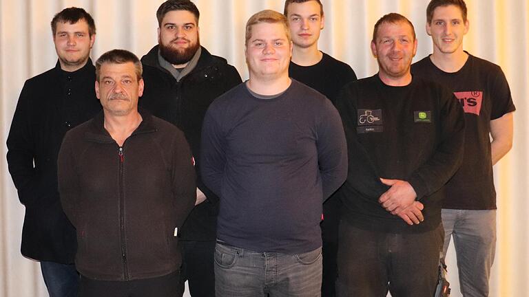 Waren im Schneechaos in Südbayern im Einsatz: (von links) Martin Dömling, Stefan Schmidt, Benjamin Weis, Stefan Postler, Alexander Kesselring, Heiko Barthelmes und Christian Hartmann. Es fehlen: Jürgen Hofmann, Thorsten Haag, Michael Warmuth, Patrick Koob, Tobias Neumann, Fabian Schlund, Andre Federlein und Fabian Stockheimer.