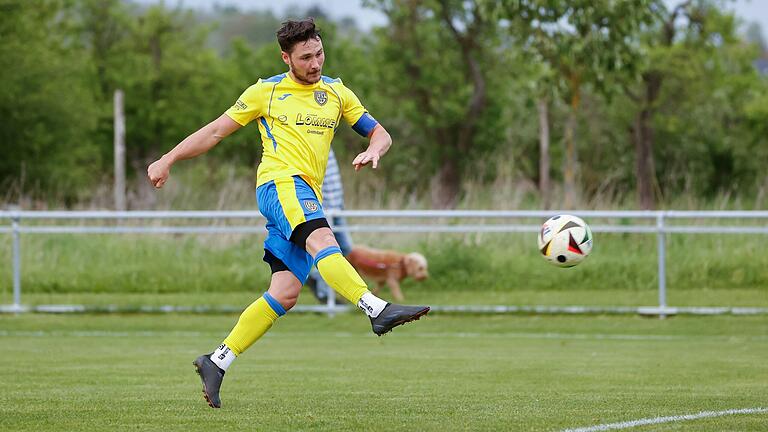 Julian Östreicher erzielte in der Saison 2024/25 bisher 13 Tore für den TSV Grettstadt in der Fußball-Kreisliga Schweinfurt 1. Julian Östreicher erzielte in der Saison 2024/25 bisher 13 Tore für den TSV Grettstadt in der Fußball-Kreisliga Schweinfurt 1.