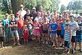 30 Kinder am Angelsee: Bei strahlend blauem Sommerhimmel konnten Vorsitzender Lukas Bräuer und sein Stellvertreter Erich Servatius sowie Horst Gandziarowski, Elmar Stickelmaier und Susanne Wilfling vom SPD-Ortsverein 30 Kinder zur Wanderung zum Angelsee des Sportangelclubs im Rahmen der Ferienpassaktion der Stadt Gerolzhofen begrüßen. Tierschützer aus Baden-Württemberg haben den Sportangelclub nun angesichts der sei Jahren durchgeführten Aktion beim Veterinäramt in Schweinfurt wegen eines angeblichen Verstoßes gegen das Tierschutzgesetz angezeigt.