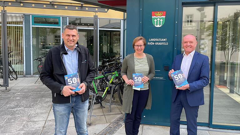 Freuen sich über den Festabend des Landkreises in der Stadthalle Bad Neustadt: (Von links) Jörg Geier (Stabsstellenleiter Kreisentwicklung), Organisatorin Ilona Sauer und Landrat Thomas Habermann. Freuen sich über den Festabend des Landkreises in der Stadthalle Bad Neustadt: (Von links) Jörg Geier (Stabsstellenleiter Kreisentwicklung), Organisatorin Ilona Sauer und Landrat Thomas Habermann.