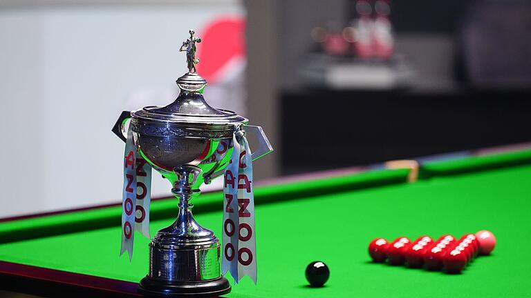 Snooker - Snooker-Profi Mark King ist für fünf Jahre gesperrt worden. Snooker - Snooker-Profi Mark King ist für fünf Jahre gesperrt worden.