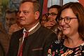 CSU-Abgeordneter Manfred Ländner und Bezirkstagskandidatin Rosa Behon erwarten die erste Wahlprognose.