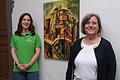 Acrylmalerei im Eingang des historischen Rentamtes (v.l. Laura Rösch und Eva Repp-Poppe)